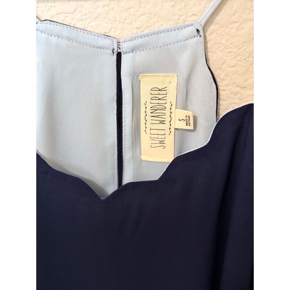 Sweet Wanderer Navy Scalloped Keyhole Tank Size Small - Picture 2 of 6